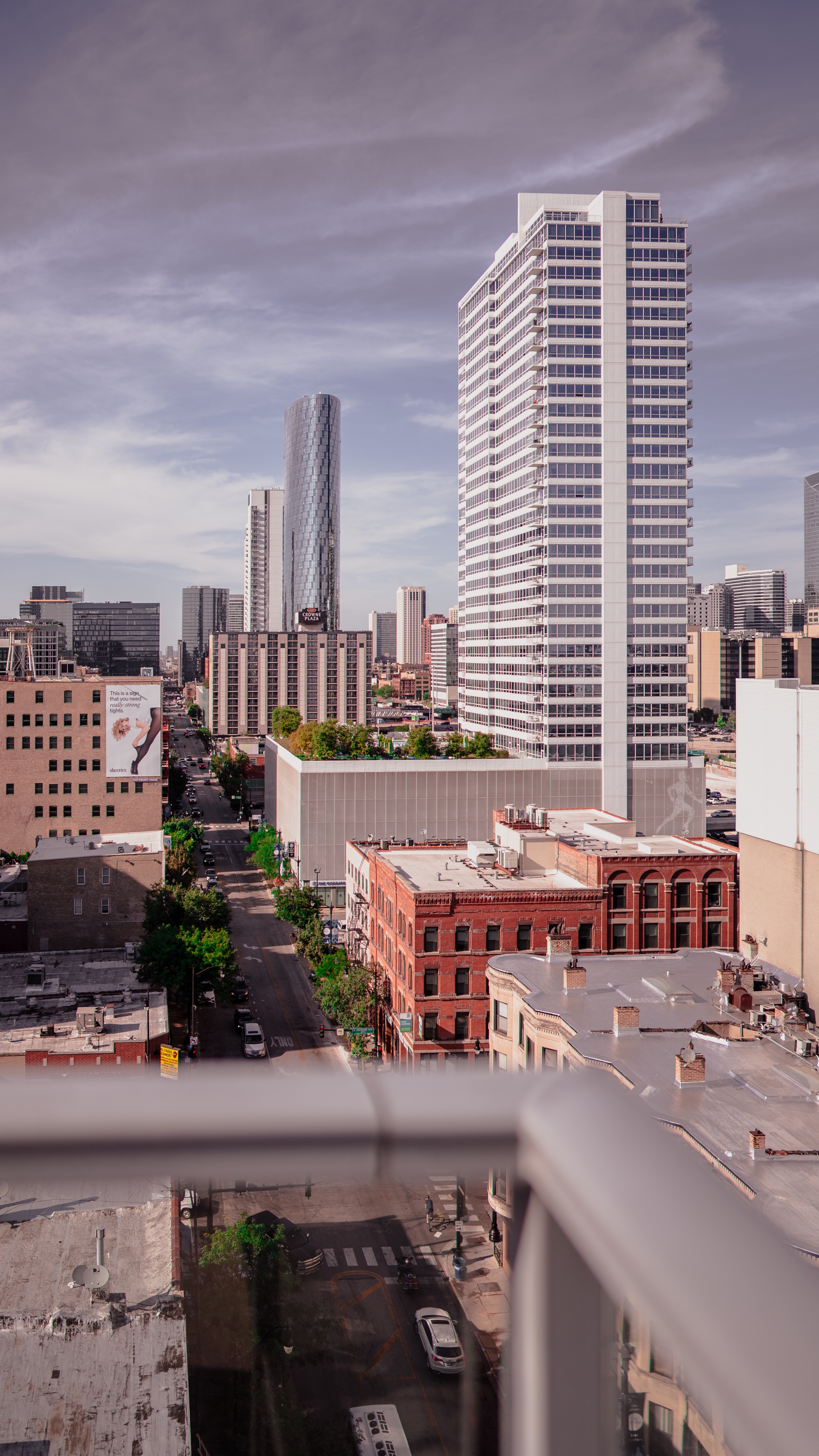 Image of highrise on west loop in chicago